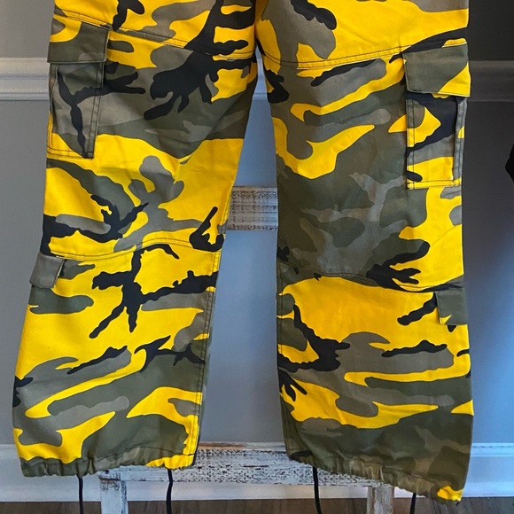 Zumiez Camouflage Cargo Pants - Picture 2 of 9